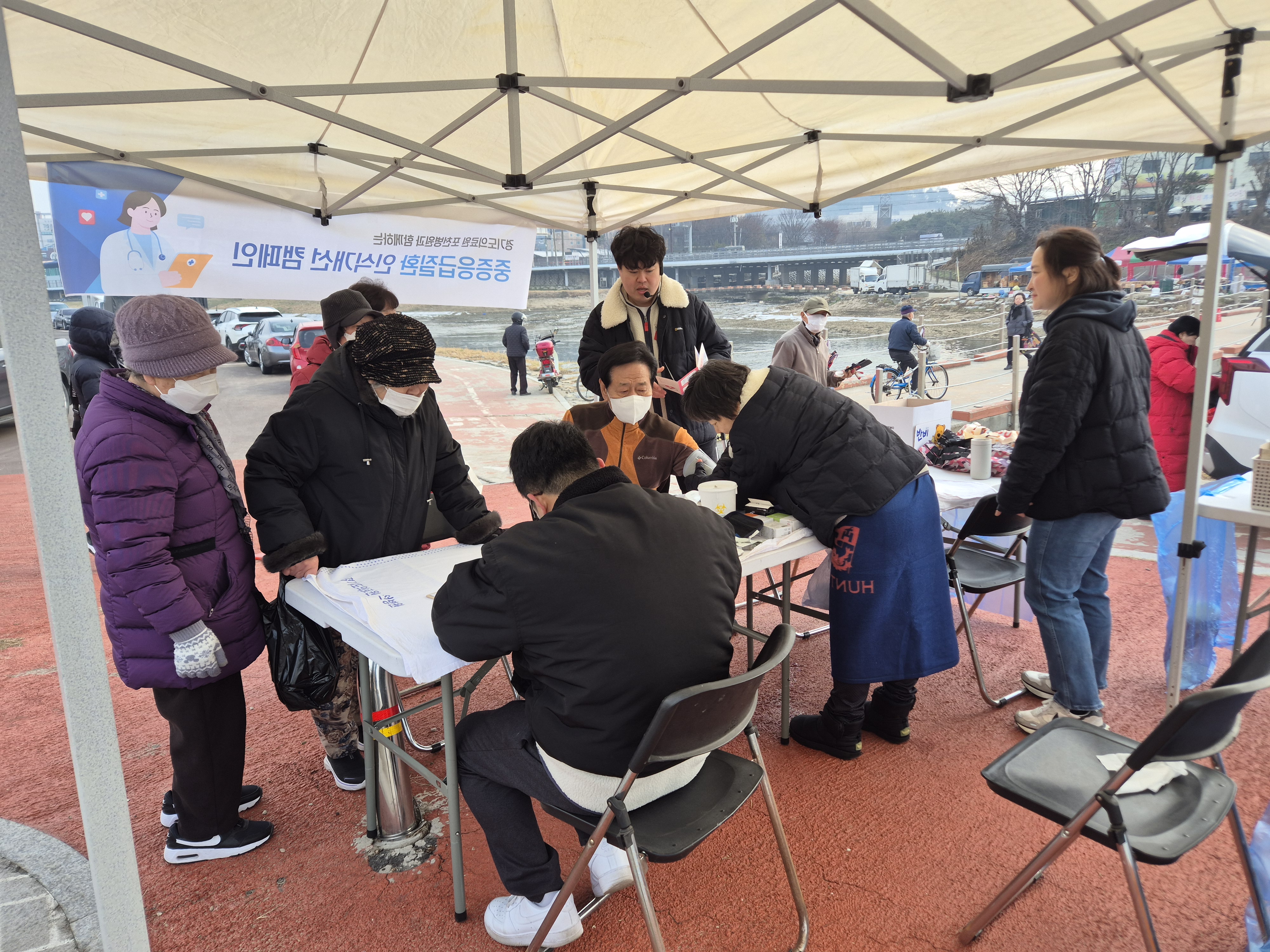 경기도의료원 포천병원, 신읍5일장서 ‘숨은 고혈압·당뇨’ 찾아냈다… 중증응급질환 인식개선 캠페인 실시