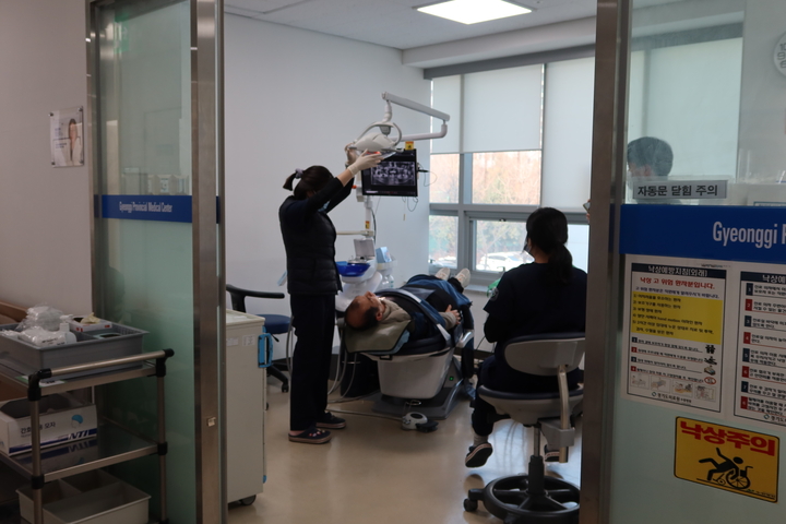 장애인 치과 진료 인력난 문제 심각...